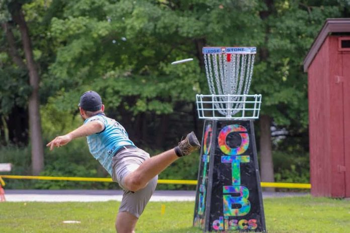 How Do You Play Disc Golf