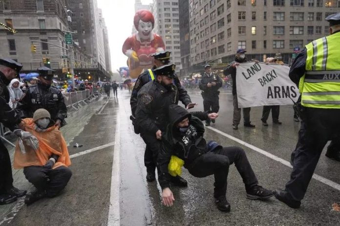 Thanksgiving Day Storm Brings Snow Rain and Travel Chaos Across the Northeast